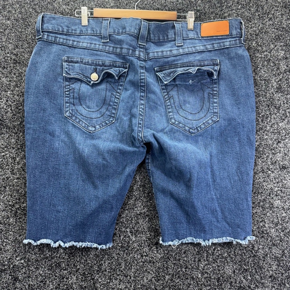 True Religion Mens Blue Denim Cut Off Shorts Medium Wash Size 44W Frayed Hem - Picture 2 of 8